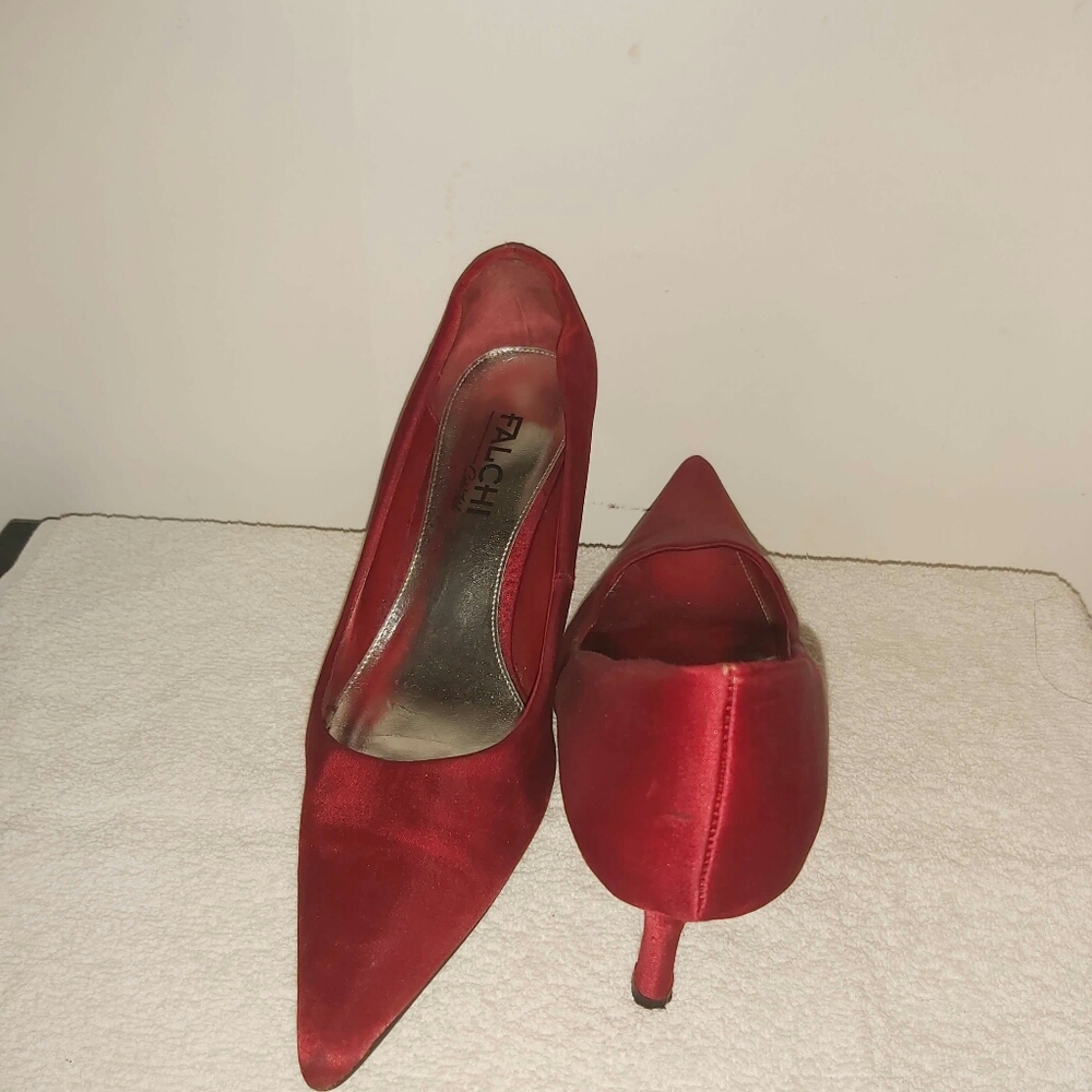 Bold Red pumps - Picture 2 of 8